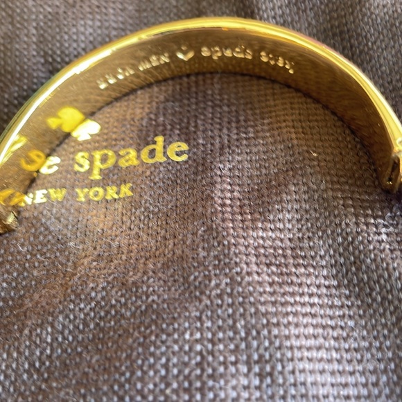 New KATE SPADE Heart BLACK GOLD-TONED BANGLE BRACELET - Picture 7 of 10